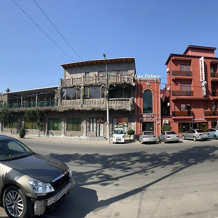 Lux Palace Hotel Kutaisi Dış mekan fotoğraf