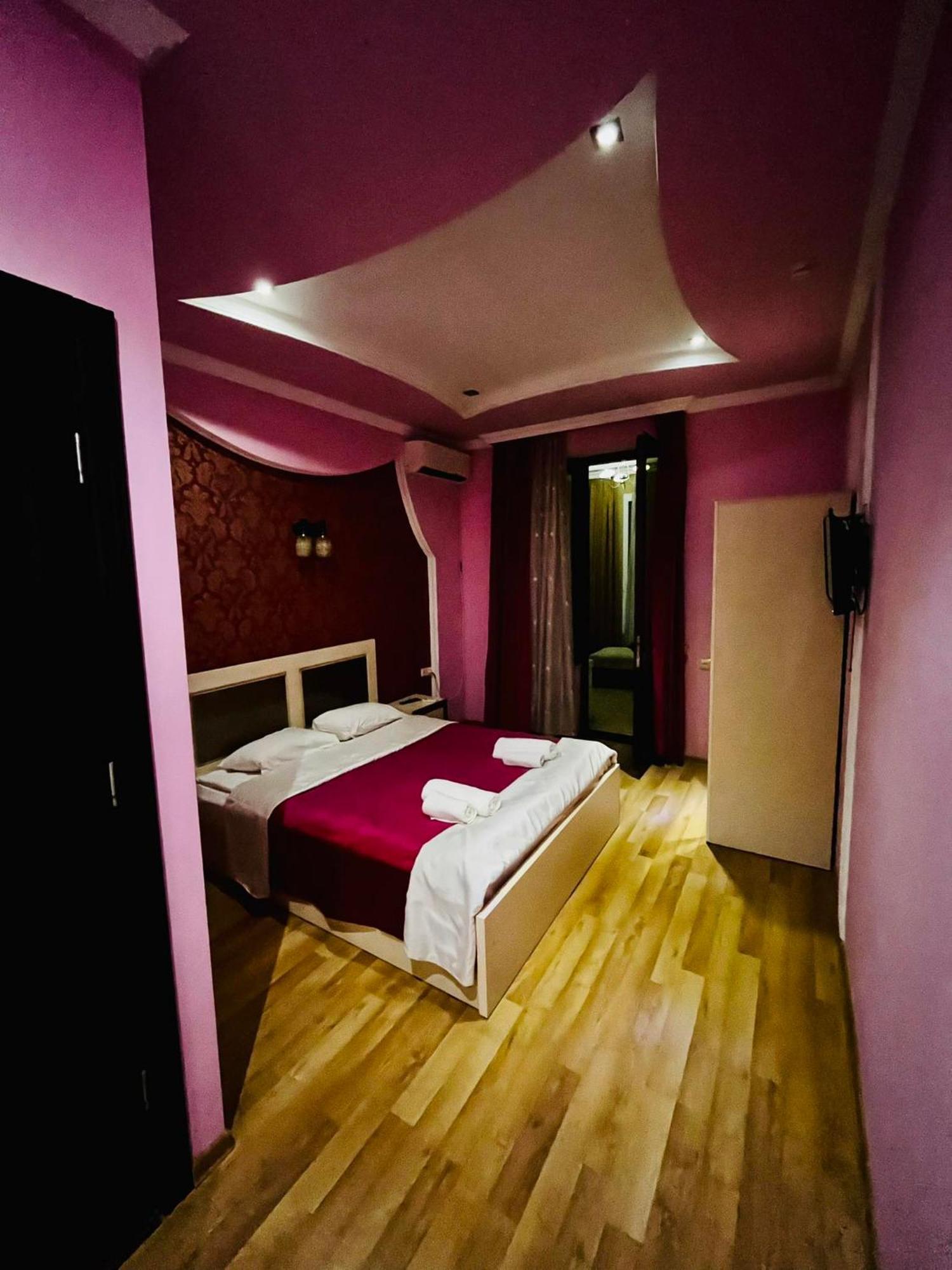 Lux Palace Hotel Kutaisi Dış mekan fotoğraf