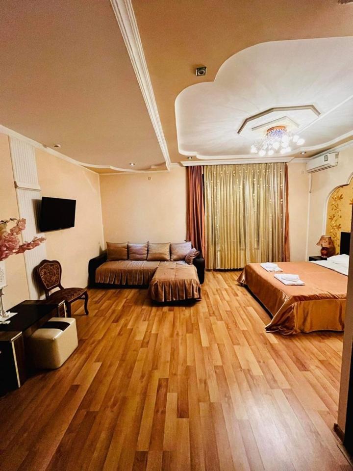 Lux Palace Hotel Kutaisi Dış mekan fotoğraf