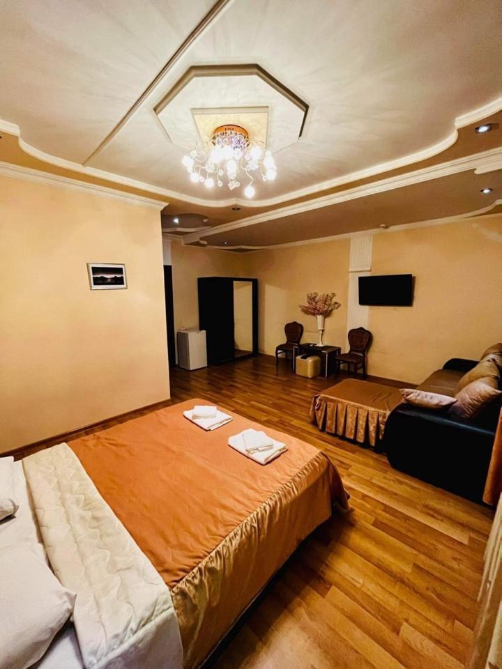Lux Palace Hotel Kutaisi Dış mekan fotoğraf