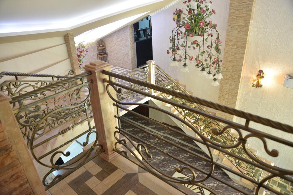Lux Palace Hotel Kutaisi Dış mekan fotoğraf