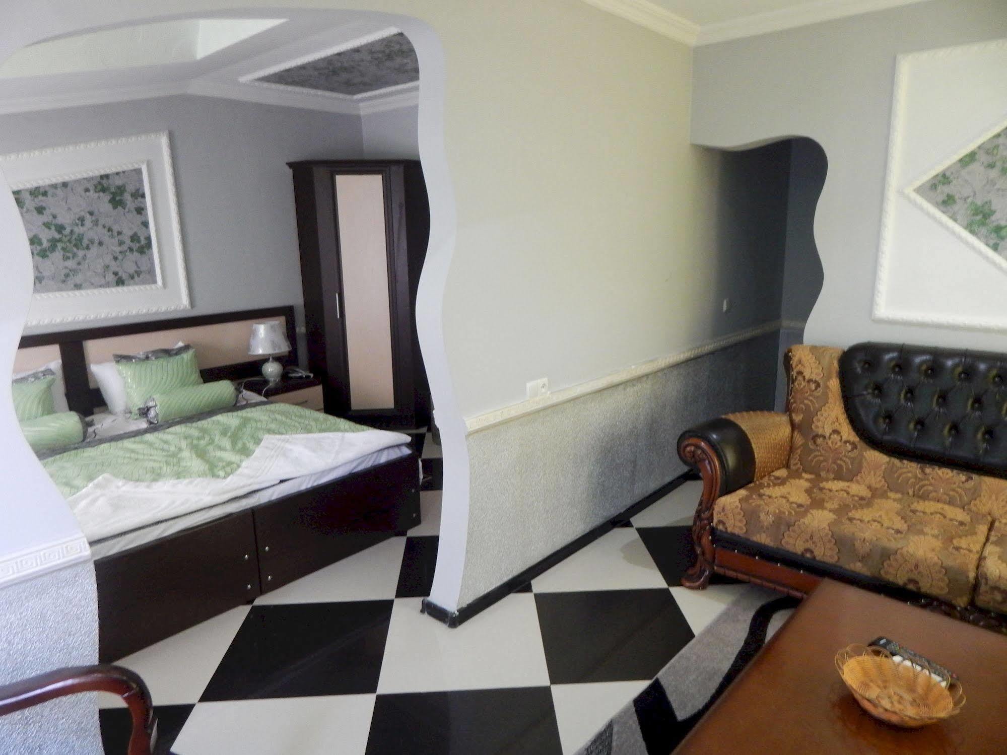 Lux Palace Hotel Kutaisi Dış mekan fotoğraf